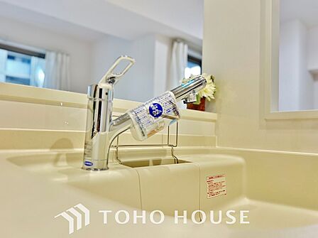 浄水と原水をボタン一つで切り替えられる浄水器一体型水洗。近年主流になりつつある人気の設備です。