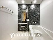 心地よいバスタイムを演出する浴室はゆとりあるサイズを採用。