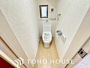 十分な広さと清潔感のあるカラーで纏まったおトイレ。時間に余裕とゆとりを持たせます。