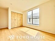 一日の疲れを癒やしてくれる主寝室。時を忘れて過ごす場所として過ごせるお部屋。