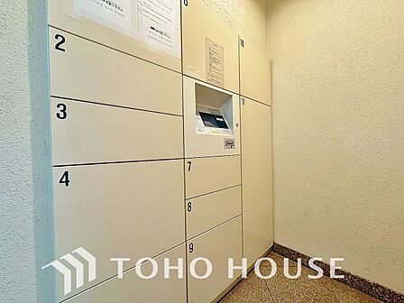 ネット通販の利用に欠かせない宅配ボックスを完備。不在時はもちろん、入浴中や料理中など手が離せない時などでも、時間を気にせず荷物を受け取れます。暮らしの利便性を高める最新設備をぜひ現地でお確かめ下さい。