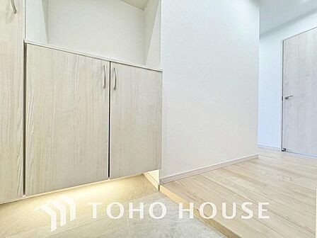毎日家族を見送り、そして迎え入れる「帰りたくなる家」をテーマに設計した自慢の玄関です。「ただいま」「おかえり」。新居で交わす何気ない挨拶や、日々のやり取りが、家族の絆をより一層深めて心地よく響きます。