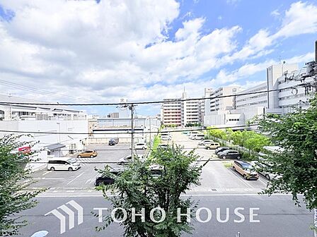 その豊かな眺望にふさわしい空間には、通風・採光にも優れ、心地よい光と風があふれています。