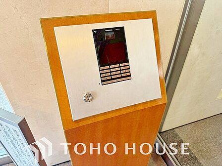 安心してお住まい頂くため、オートロックシステムを採用したのセキュリティです。不審者の侵入を防ぎ、プライバシーと家族の安全をしっかりと守ります。心から寛げる強固な安心構造をぜひ現地でお確かめ下さい。