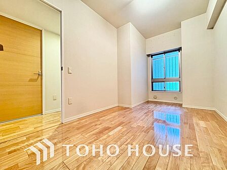 お子様の心と身体を見守る子供部屋。小さな自立心を育む工夫が施された空間設計です。将来の部屋割りや成長に伴う模様替えなども見据え、ご家族の明るい未来をイメージしながら魅力あふれる現地をぜひご覧ください。