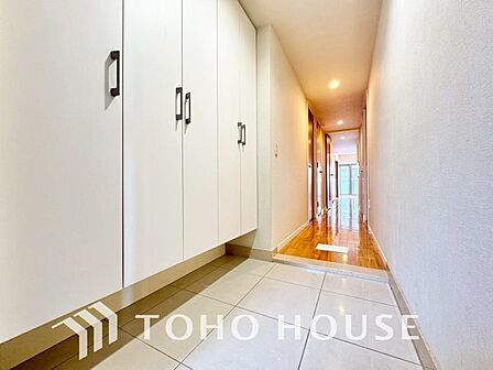 ダウンライトを使用しお洒落に演出。帰りたくなる家をテーマに設計。いつも「人」と「家」の間に・・・。