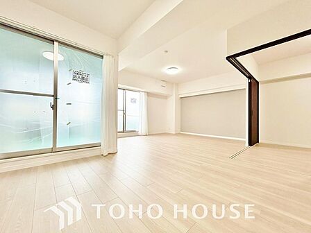 作り手の「気持ちの良いリビングでお過ごししていただきたい」という思いを感じさせます。細部までこだわり抜かれた設計が住む人の日常に寄り添い、毎日の暮らしをより豊かに、より心地よいものへと導いてくれます。