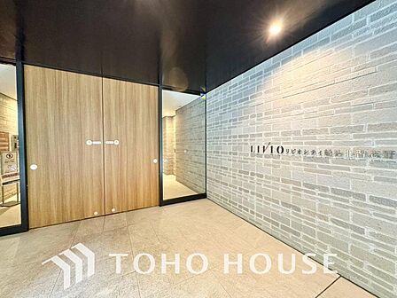 建物の居住性にこだわった邸宅は、「落ち着き」と「安らぎ」と「快適」を実現してくれます。「ホワイトナチュラルのテイスト」が、自然体で過ごせる心地良さを生み出し、家族の優しい時間がここでは流れてゆきます。