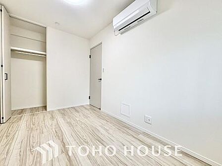 お子様の心と身体を見守る子供部屋として、小さな自立心を育むお部屋作り、を見越してご覧下さい。プライベートな時間を大切にしながら、のびのびと自分らしさを育み、健やかに成長できる、快適な空間を実現します。