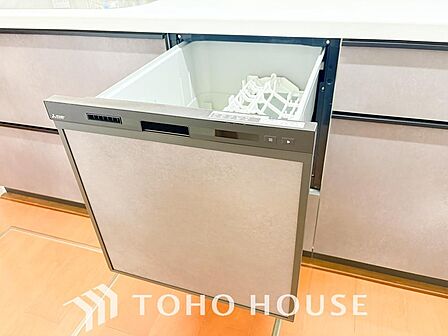 食器洗いの手間や時間が軽減できるアイテム。高温水や高圧水流を使うことにより効率よく食器洗浄できます。