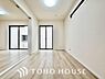 洋室：笑顔が溢れ、会話が弾む豊かな時を過ごすことができる空間でお住まいになった幸せをかみしめてください。