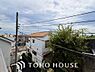 周辺：豊かな眺望にふさわしい空間には、優れた通風と採光により、心地よい光と風があふれています。圧倒的な開放感と、四季の移ろいを肌で感じる贅沢な住み心地。この地ならではの特別な情景を、ぜひ現地でご体感下さい。
