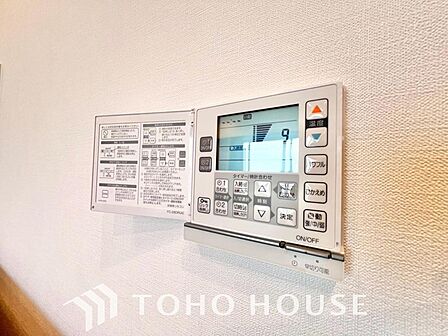 通気性や快適性を重視した居心地の良いリビングには、空気を汚すことなく足元から室内全体を快適な温度に温めてくれる床暖房を完備。寒い季節でも埃が舞い上がらず、いつでも清潔で安心な住空間をキープいたします。