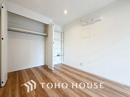 一日の疲れを癒やしてくれる主寝室。時を忘れて過ごす場所として過ごせるお部屋。