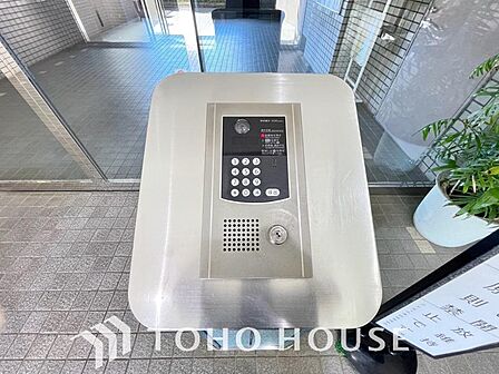 エントランスには、不審者の侵入を防ぐ、オートロックシステムを設置し、住まう方の安心と安全をしっかりと守ります。毎日の生活に、安らぎをもたらす、防犯・セキュリティ体制が整った、心地よい住空間が魅力です。