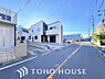 外観：建物の居住性にこだわった邸宅は、「落ち着き」と「安らぎ」と「快適」を実現してくれます。環境に配慮した充実の設備は、同時に、自然体で過ごせる心地良さを生み出し、家族の優しい時間がここでは流れてゆきます。