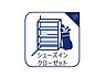 その他：土足のまま入れる便利なシューズインクローク。ゴルフバッグや、お子様のスポーツ用品なども室内に持ち込まずそのまま収納できます。玄関周りがすっきりと片付き、毎日の出入りが快適になる理想の収納空間です。