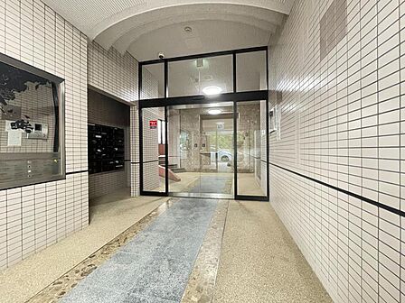 オートロック&カラーモニター付きインターホン完備で防犯面も配慮されています♪