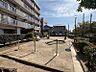 その他：建物前広場