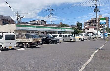 ファミリーマート さいたま白幡店(645m)