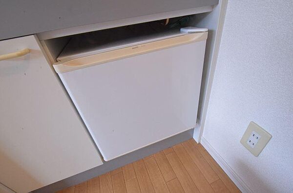 画像12:ミニ冷蔵庫