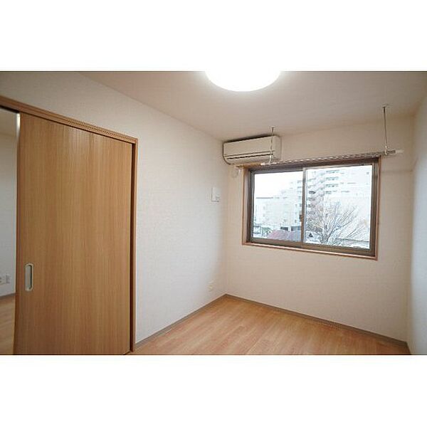 レヴィーナミエ