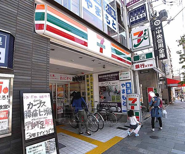 画像4:セブンイレブン京都千本中立売店まで160m 西陣の商店街近くのセブンイレブン。