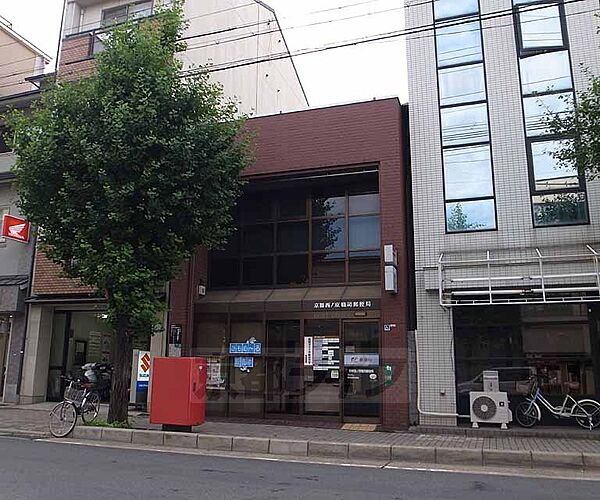 画像17:京都西ノ京職司郵便局まで144m 千本御池を東へ入った先にある郵便局です。