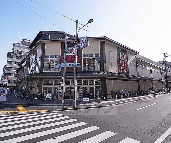イズミヤ　堀川丸太町店まで420m 買い物便利なスーパーです