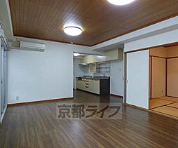 エギュー・ド・ブランシェ 201 2階3LDKのリビング/ダイニング