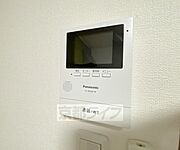 モニターで来客確認できるので安心です。