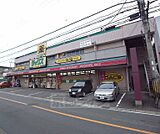 ダックス さがの店まで189m 丸太町山越北すぐです。近くにスーパー、酒屋もございます。