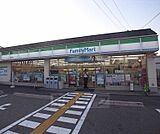 ファミリーマート梅津段町店まで337m 梅津段町の交差点を西にいってすぐです。