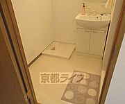 脱衣所も広々しています。