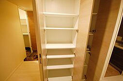 廊下収納　※リフォーム前の室内写真です