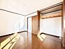 室内：収納が充実しているので、居住スペースを広く使えます。 