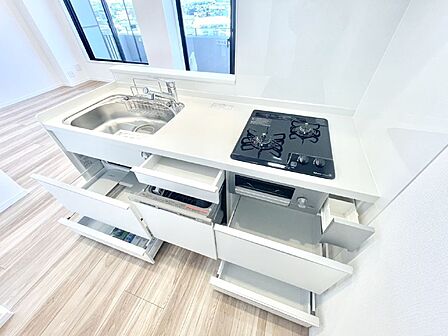 使いやすさを優先したスライド式収納タイプ!