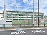 周辺：小学校 900m 足立区立伊興小学校