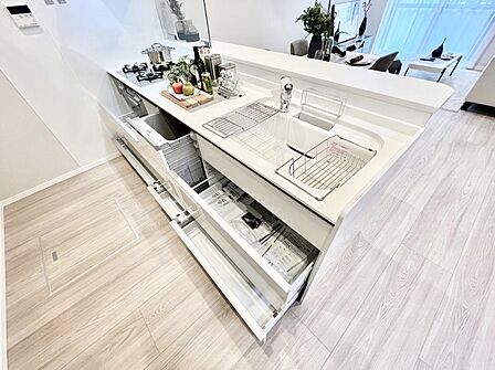 使いやすさを優先したスライド式収納タイプ!