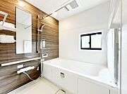落ち着いた雰囲気でゆっくりお寛ぎいただけるバスルーム