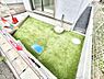 その他：プランターを並べて季節のお花を楽しめるお庭付き。