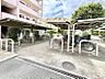 その他：駐輪場は屋根付き
