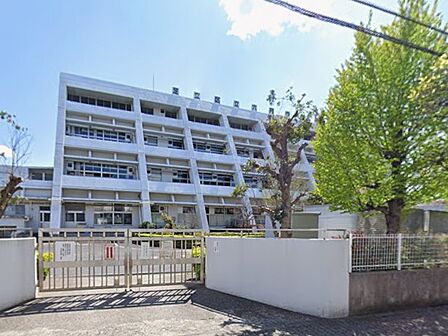 中学校 220m 足立区立六月中学校