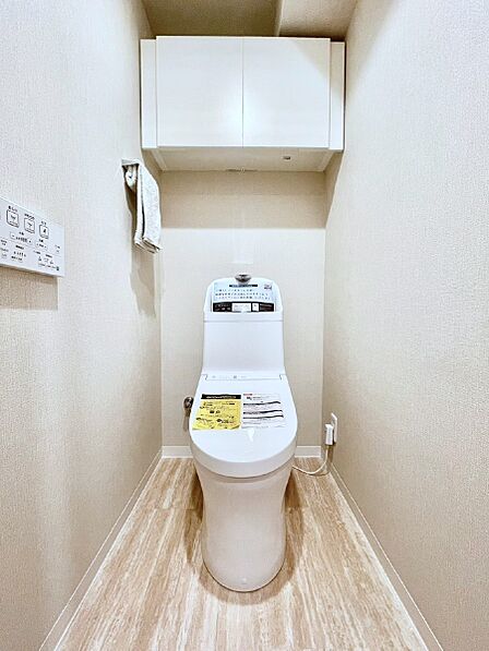 明るく清潔感のあるトイレです。  