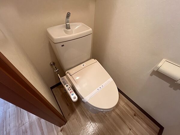 トイレ：温水洗浄暖房便座