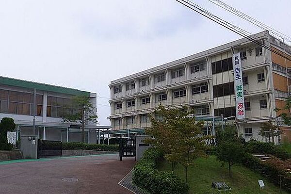 画像23:高校・高専「広島市立広島商業高校まで1991ｍ」