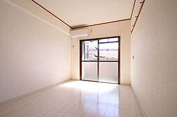 エステート山根 3階1Kのリビング/ダイニング