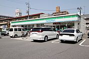 コンビニ「ファミリーマート南観音二丁目店まで611ｍ」