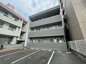 ラ・フォート己斐本町  ｜ 広島県広島市西区己斐本町2丁目（賃貸アパート1LDK・3階・35.52㎡） その1