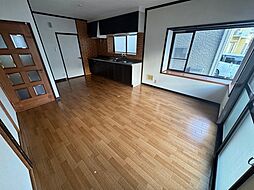 地御前北M借家 5LDKのリビング/ダイニング